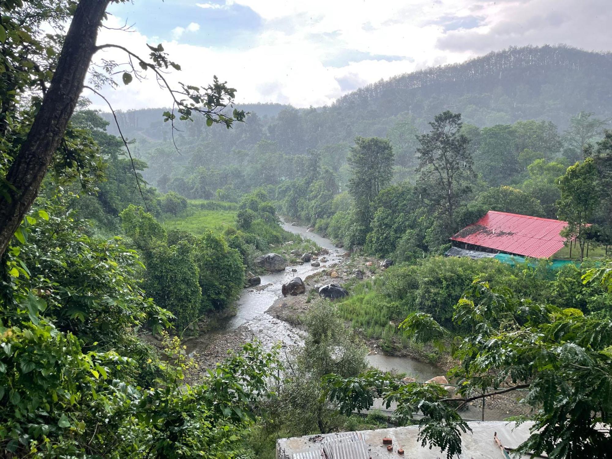 Saraiville- Luxury Riverside Cottages Dehradun Luaran gambar