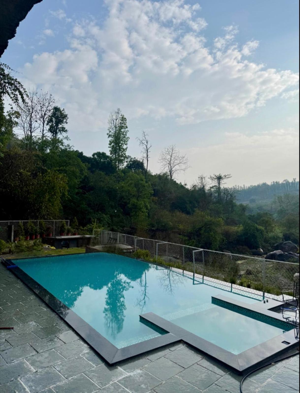 Saraiville- Luxury Riverside Cottages Dehradun Luaran gambar